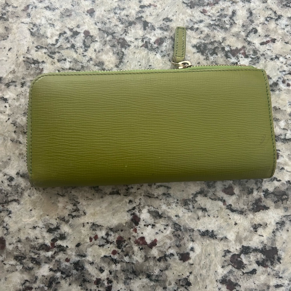 MaxMara Olive Leather Zip Wallet - Picture 2 of 9